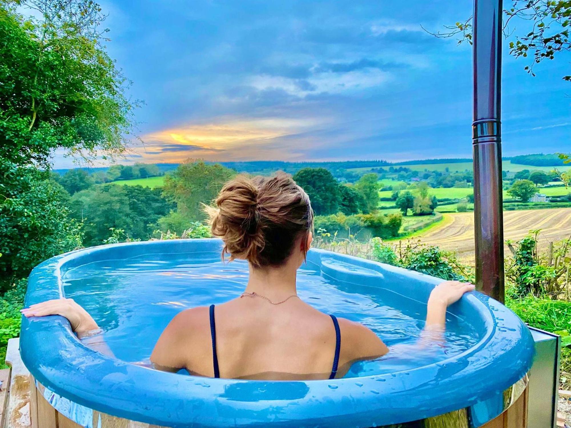 Romantic Nature Retreat, Luxury Glamping & Stargazing Views - Dragonfly Shepherd Hut Yarpole Exterior photo